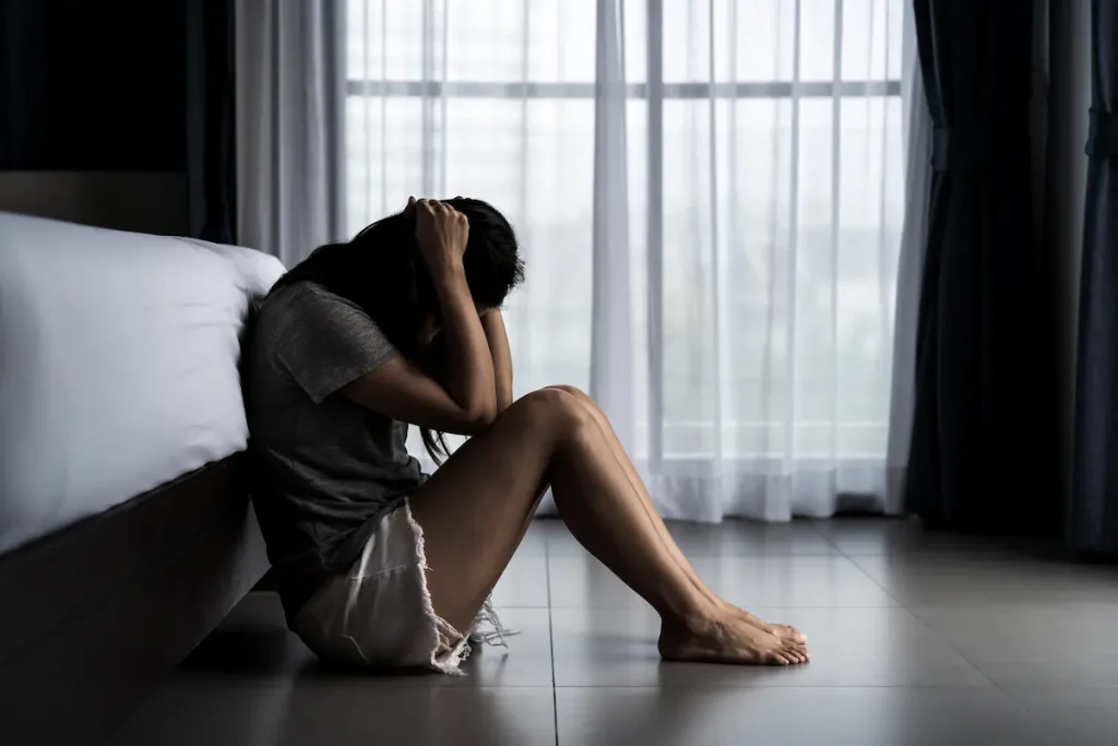 mujer pasando por emocion negativa como gestionar emociones negativas