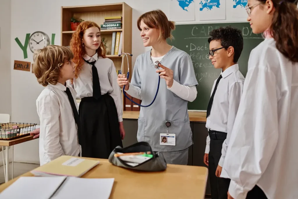 enfermera dando una prueba vocacional como encontrar tu vocacion